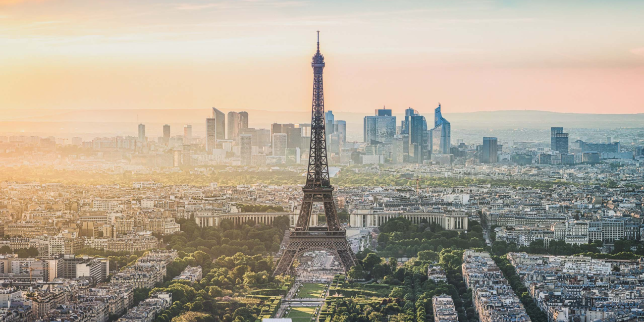 Complete Guide to France - Paris from above