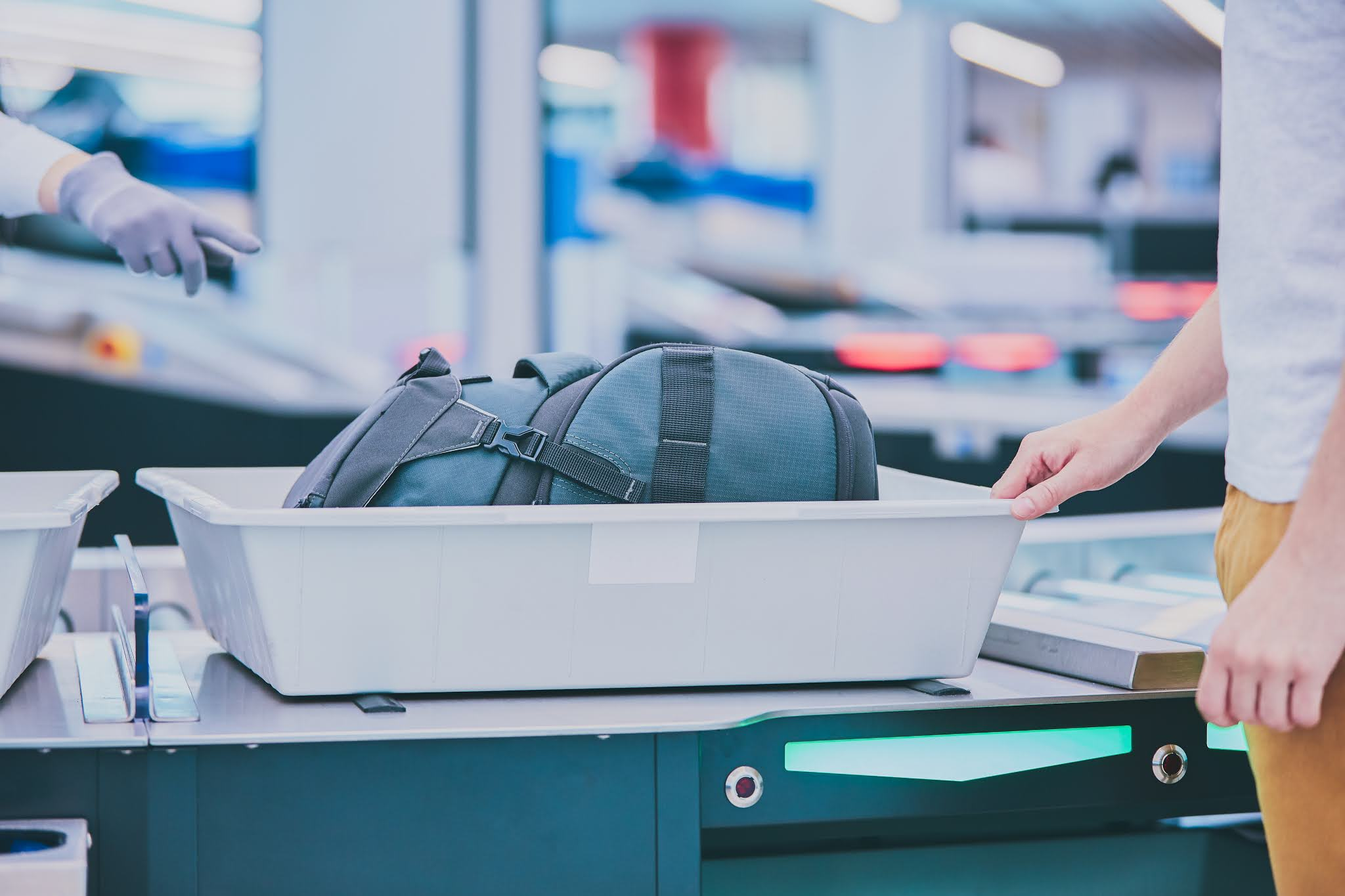 How to travel cheap - Pack light