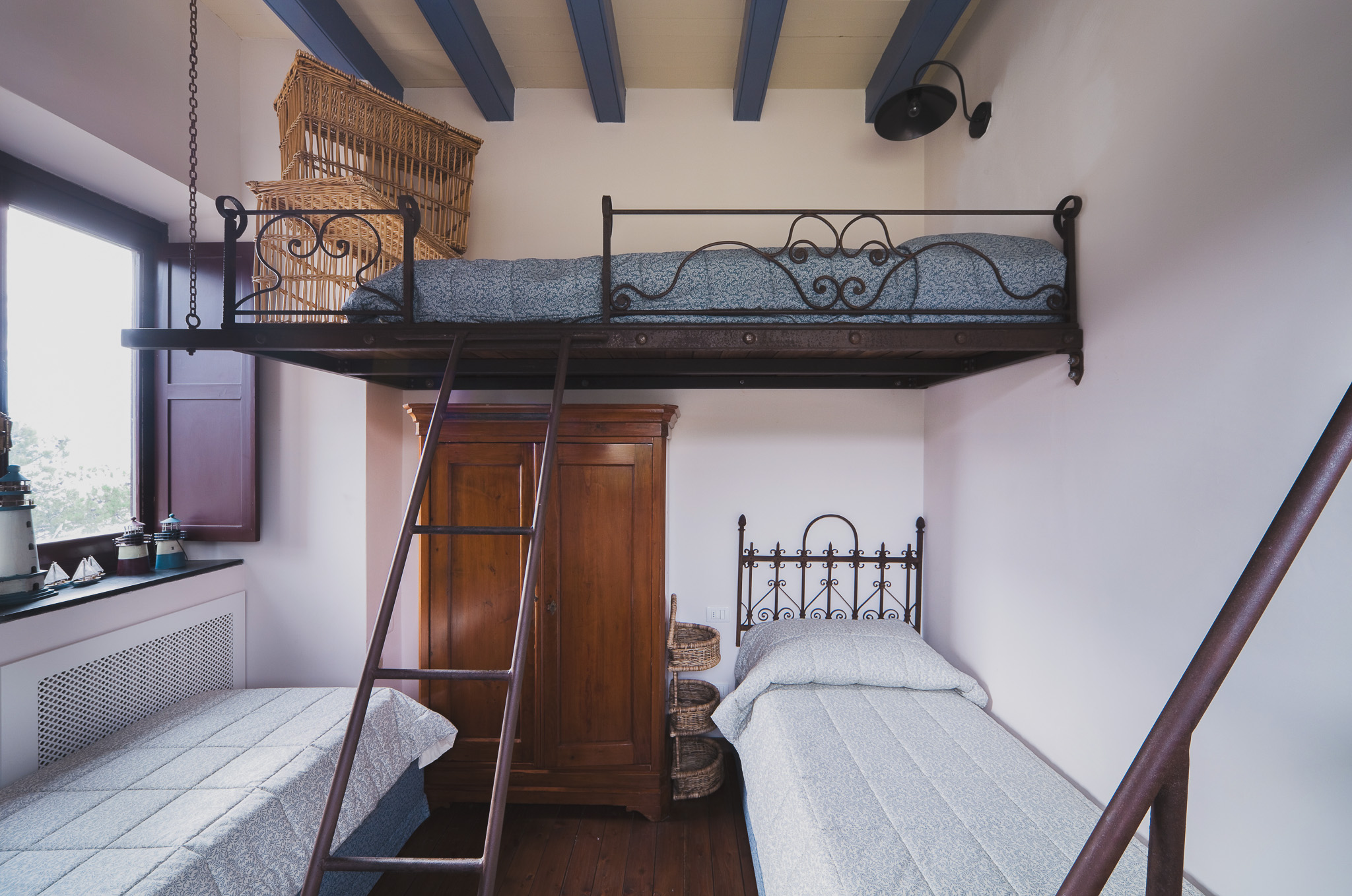 how to move to london - dorm room and shared houses