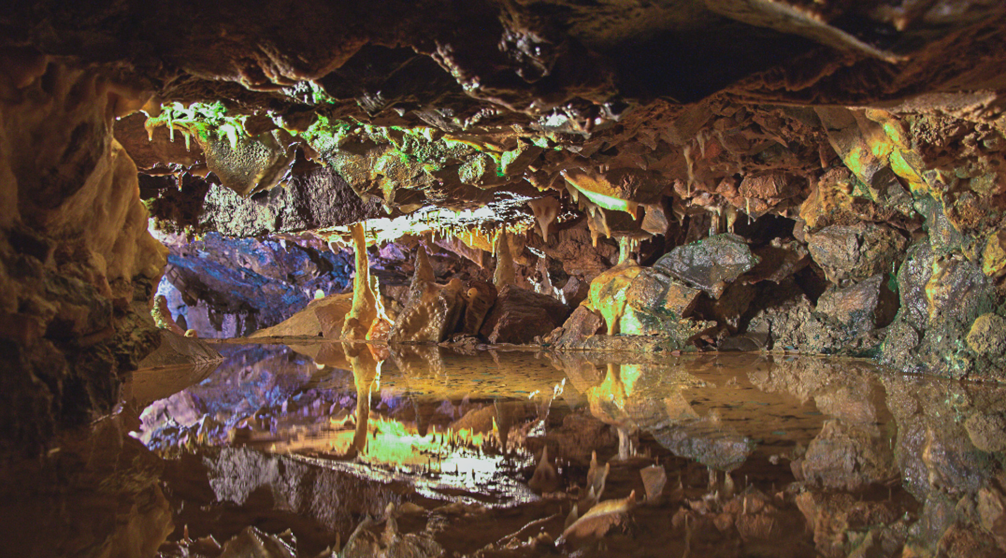 One of the top things to see and do in Cheddar Gorge is visiting the Gough's and Dreamhunters at Cox's Caves
